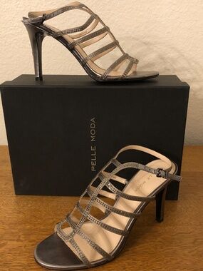 PELLE MODA Pewter Nell2 Cage Sandal Size 9M
